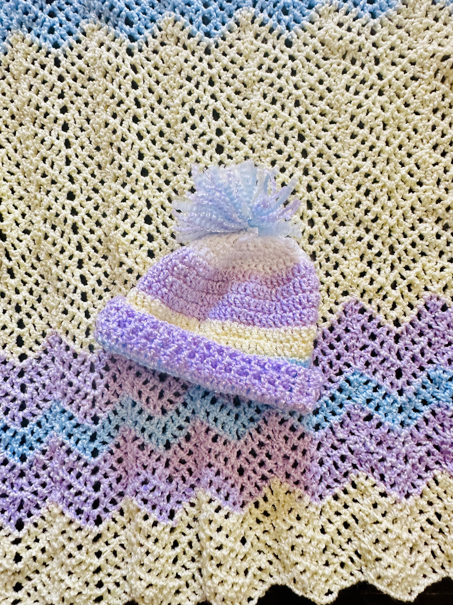 Multi-color zigzag blanket/hat