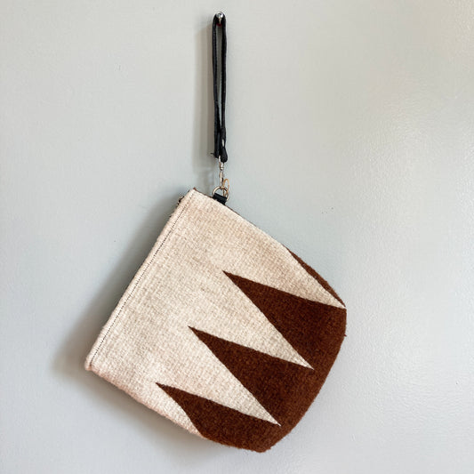 9"x 9½"
brown and white,
hand woven
black leather handle